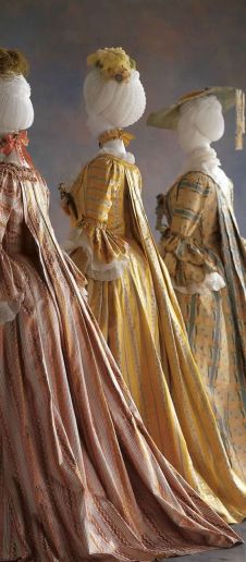 Robes à plis Watteau