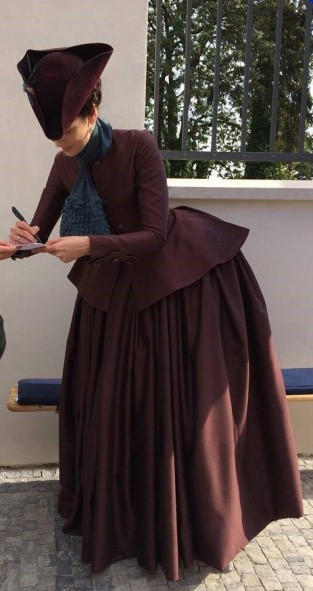 Caitriona Balfe sur le tournage d'Outlander
